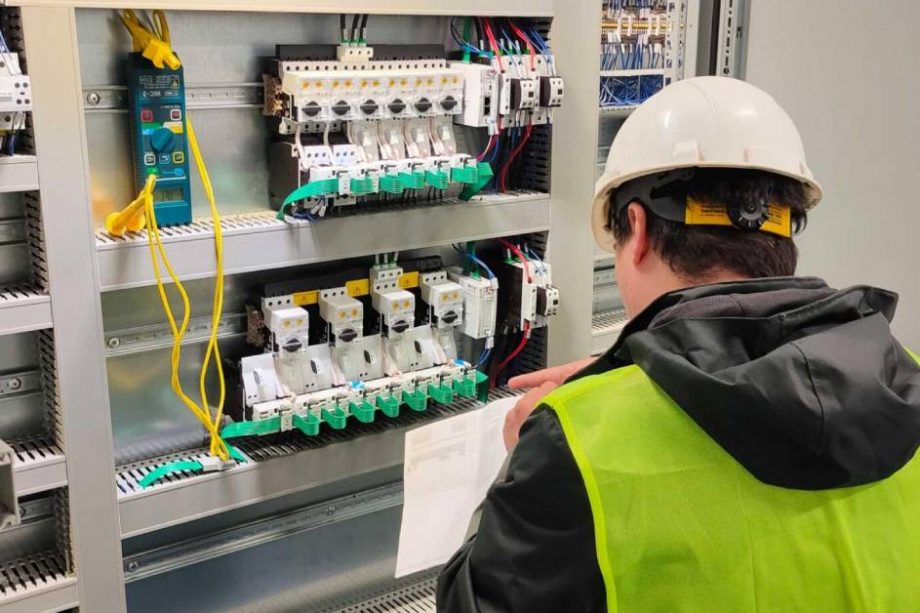 Canviar la instal·lació elèctrica en reforma integral a Blanes, Lloret de Mar, Tossa de Mar, Santa Susanna, Pineda de Mar, Calella, Sils, Calonge, S'Agaró